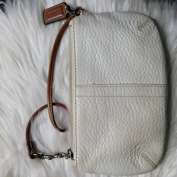 Coach wristlet - Picture 4 of 4